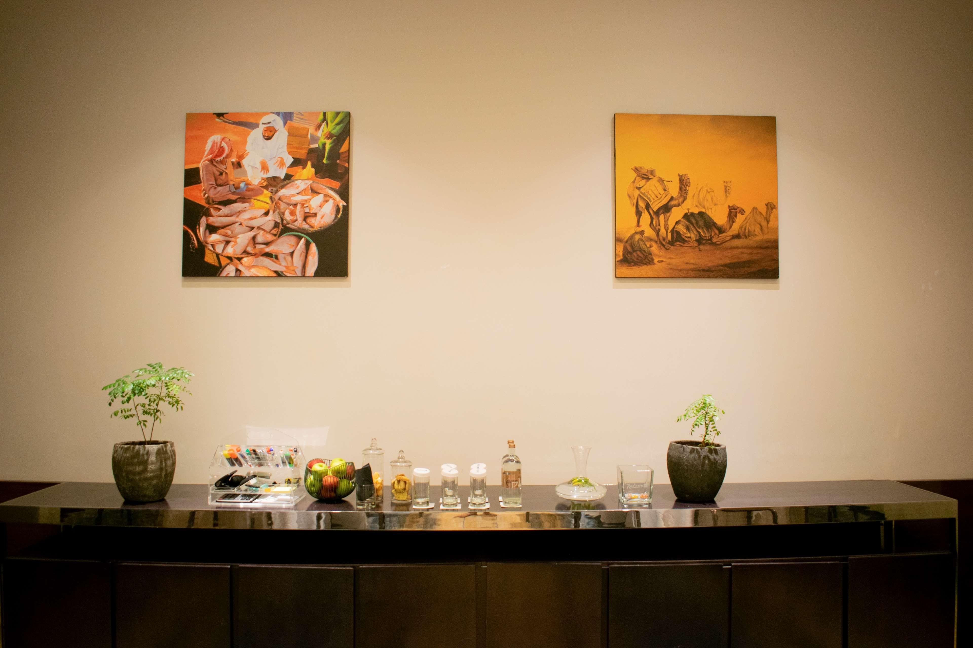 Radisson Blu Hotel, Ajman Exterior foto The bar at the 1000 Museum Hotel