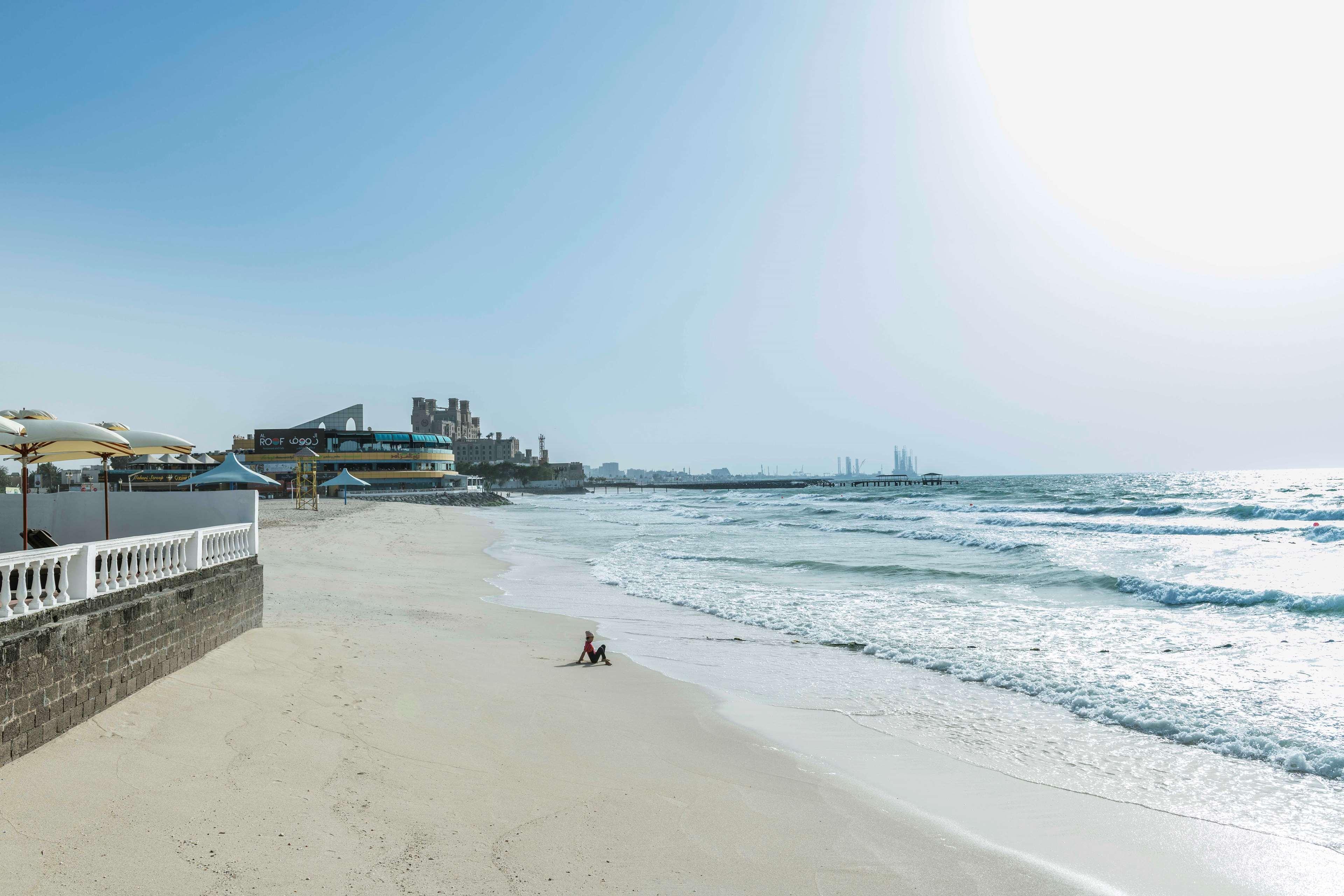 Radisson Blu Hotel, Ajman Exterior foto The beach at the Dead Sea