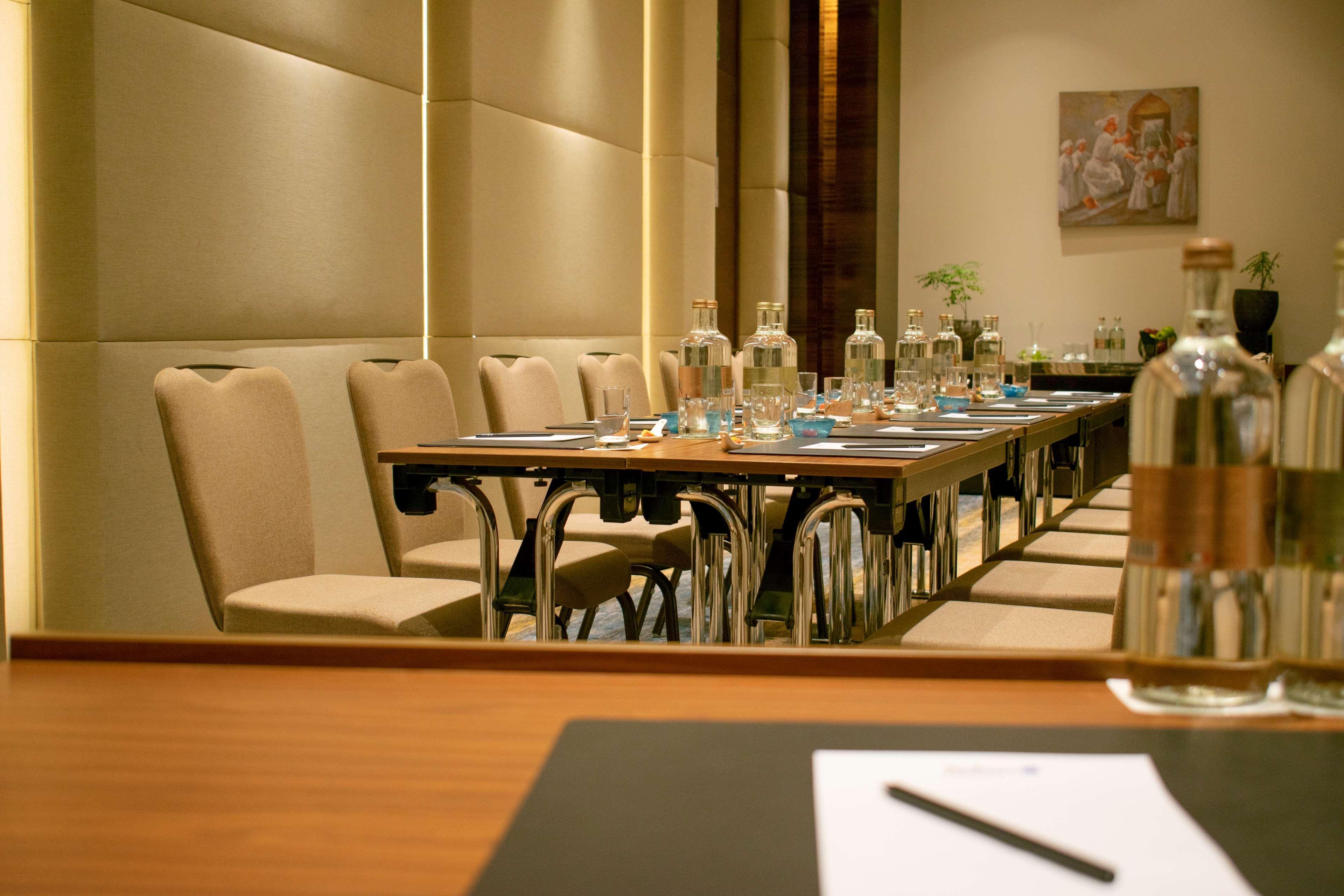 Radisson Blu Hotel, Ajman Exterior foto Meeting room