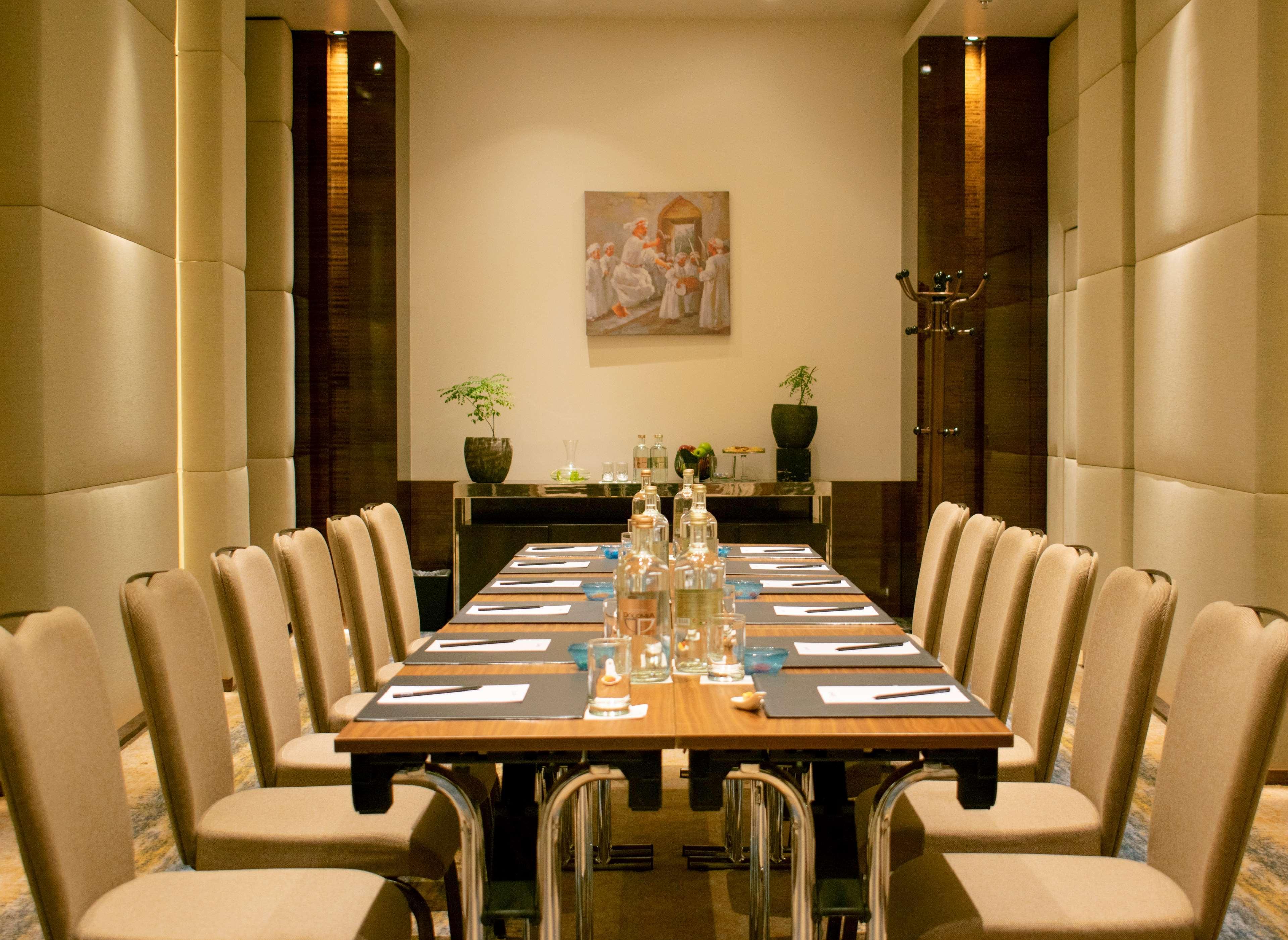 Radisson Blu Hotel, Ajman Exterior foto Meeting room